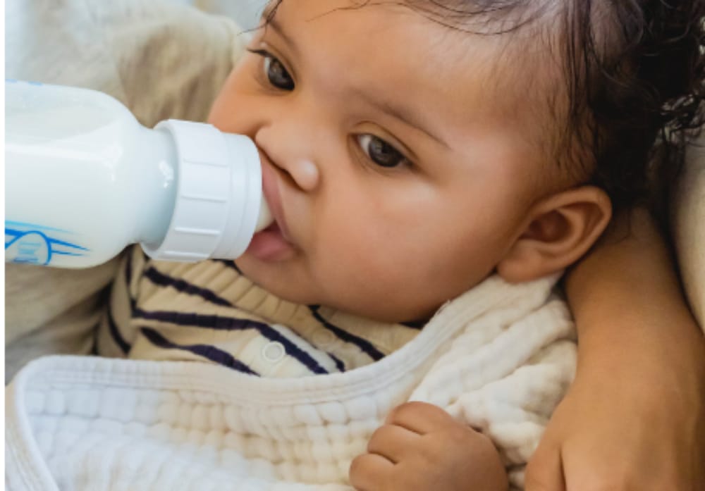 怎样避免婴儿呛奶？新生儿护理经验分享。