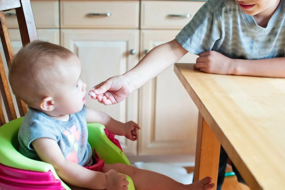 宝宝什么时候添加辅食，到什么阶段必须要改变辅食性状？